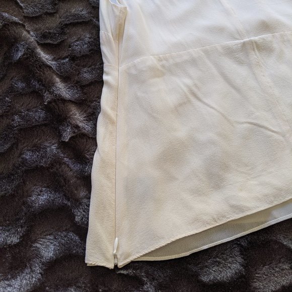 Kenneth Cole Silk Chiffon VNeck Sleeveless Blous 4 - Picture 3 of 7